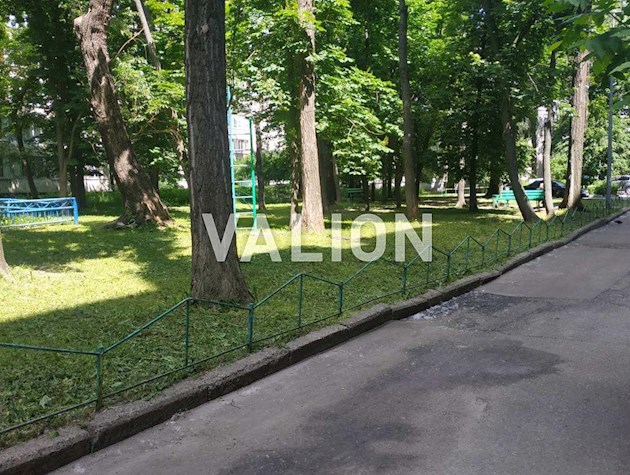 Продам 3 комнатную квартиру , Берестейский проспект 21, метро Политехнический институт