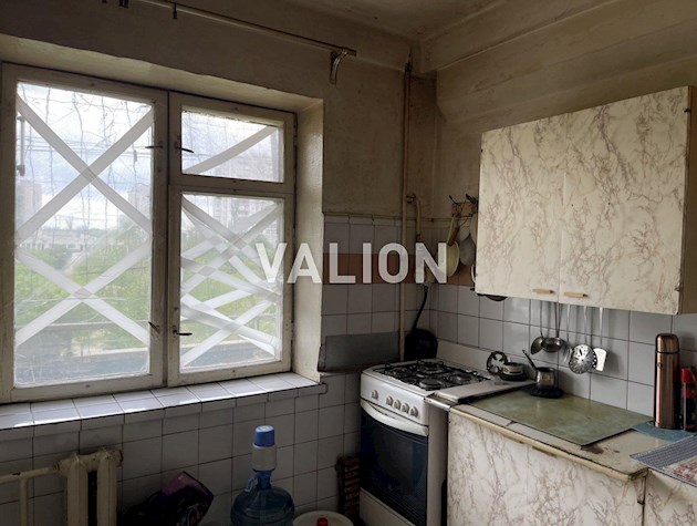Продам 3 кімнатну квартиру 72м2, вул. Березняківська 24, біля озера Тельбін, неподалік метро Лівобережна