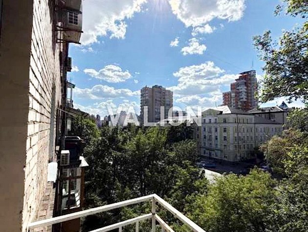 Продаж 2-кім квартири біля метро Печерська (вул. Алмазова, 1)