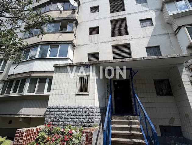 Продам 2 кімнатну квартиру вул. Солом’янська 41