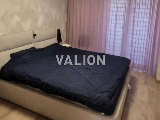 Продаж 2-к квартири просп. Соборності 17