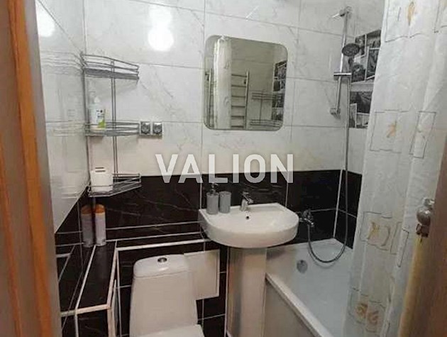Продам 1 комн. по ул. Героев полка Азов 28 Б.