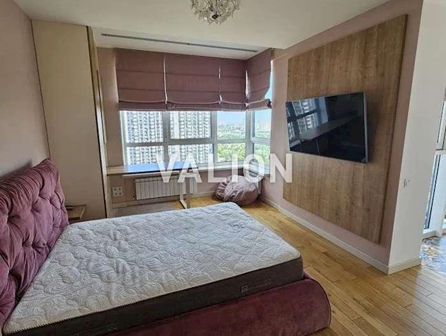 Продається 3-кімнатна в ЖК Зарічний, вул. Зарічна, 1В.
