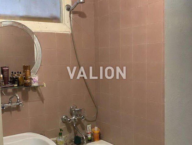 Продам 2 комнатную квартиру Чоколовский бульв. 19