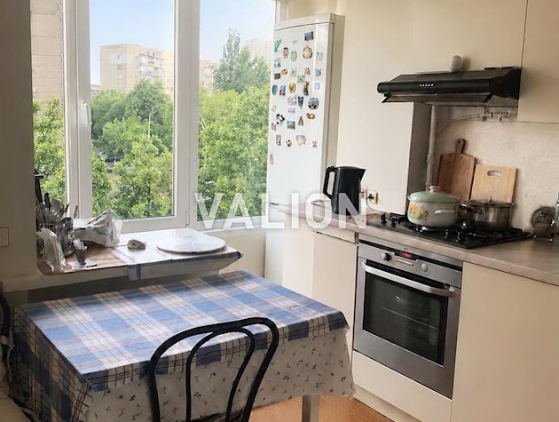 Продам 2 комнатную квартиру Чоколовский бульв. 19