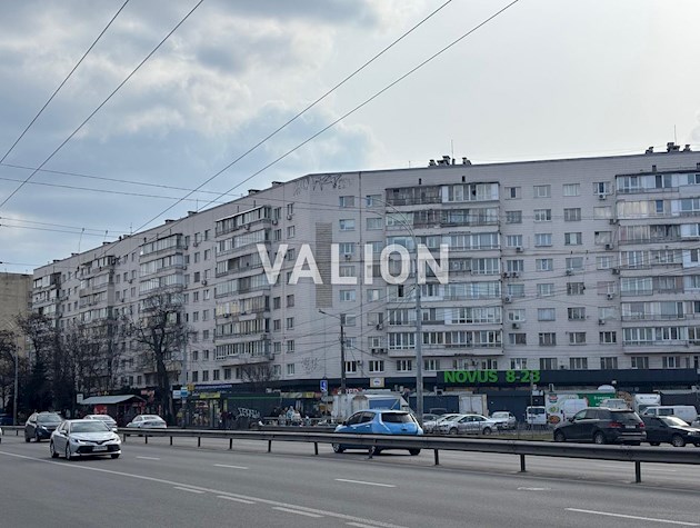 Продам 2 комнатную квартиру Чоколовский бульв. 19