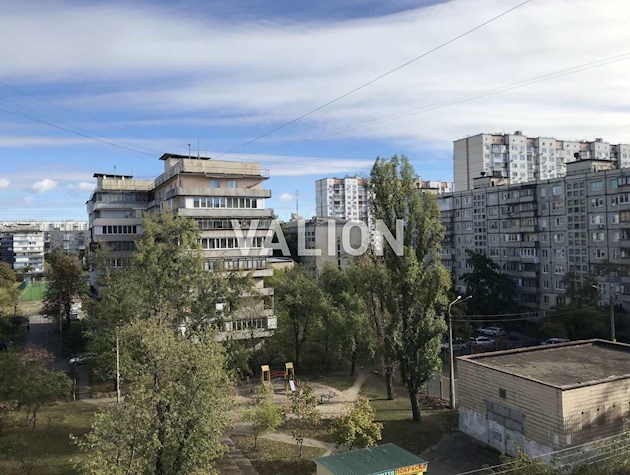 Продаю просторную 2-комнатную квартиру по адресу пр. Оболонский 10, Оболонский район.
