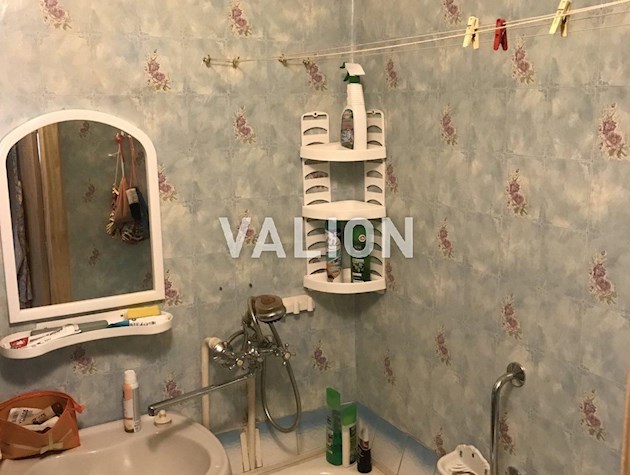 Продаю просторную 2-комнатную квартиру по адресу пр. Оболонский 10, Оболонский район.