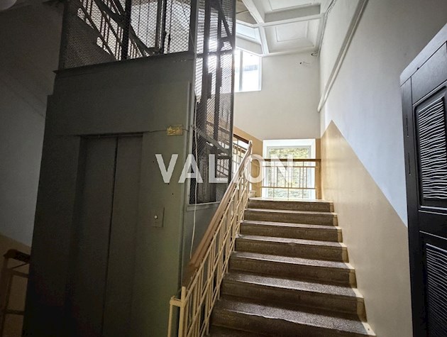 Продам 2-комнатную квартиру в Центре ул. Богдана Хмельницкого 78