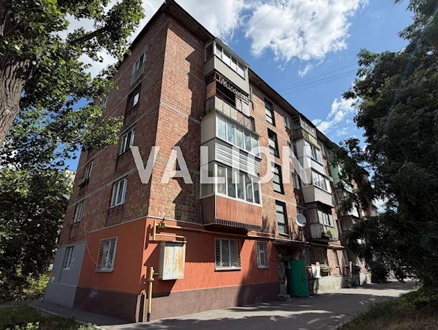 Продаж без комісії теплої 2 -кімнатної квартири 10 хвилин від метро Деміївська вул. Кустанайська 2