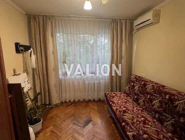 Продаж 3-к квартири вул. Мілютенка 11