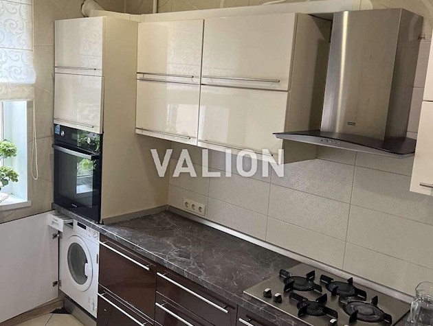 Продаж 3-к квартири просп. Червоної Калини 8