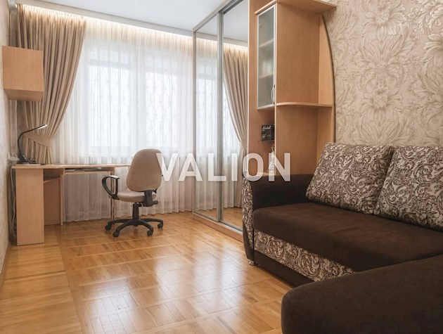 Продаж 3 кімн. квартири, Дарницька площа, Харківське шосе, 2