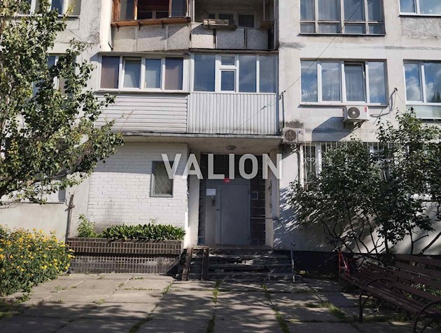 Продам 1-комнатную квартиру по ул. Энтузиастов, 9 (Русановка), рядом Днепр и Днепровский канал, метро Левобережная