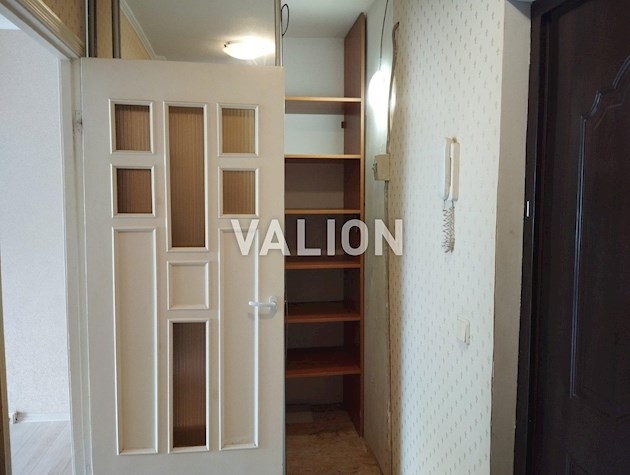 Продам 1-комнатную квартиру по ул. Энтузиастов, 9 (Русановка), рядом Днепр и Днепровский канал, метро Левобережная