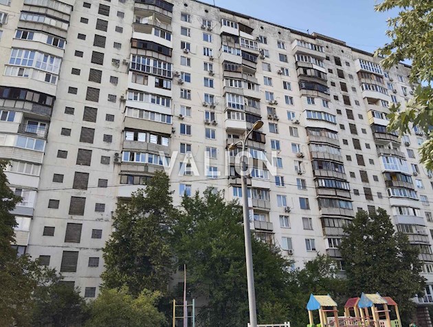 Продам 1-комнатную квартиру по ул. Энтузиастов, 9 (Русановка), рядом Днепр и Днепровский канал, метро Левобережная