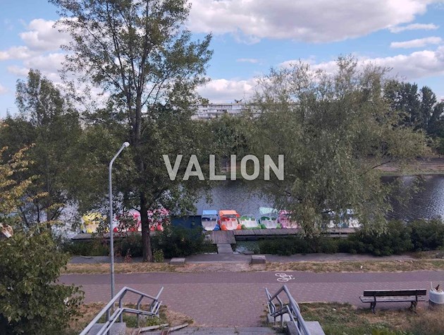 Продам 1-комнатную квартиру по ул. Энтузиастов, 9 (Русановка), рядом Днепр и Днепровский канал, метро Левобережная