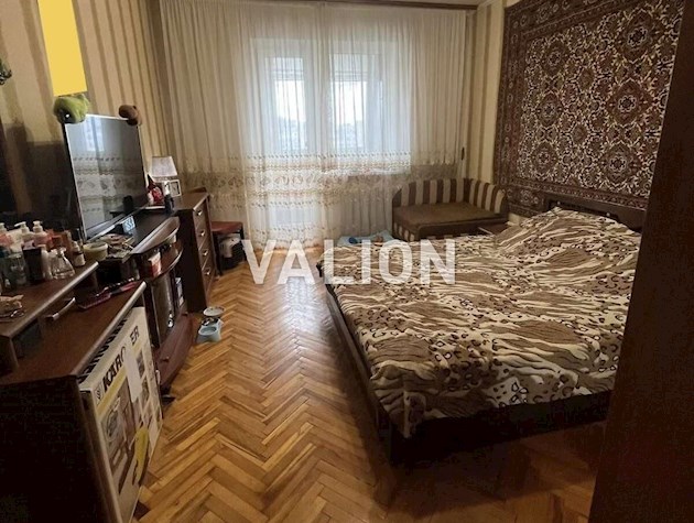 Продаж 3-к квартири вул. Озерна 22