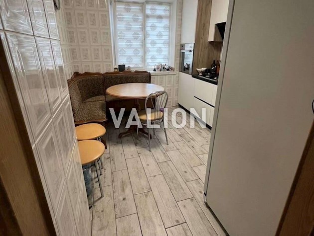 Продаж 3-к квартири вул. Озерна 22