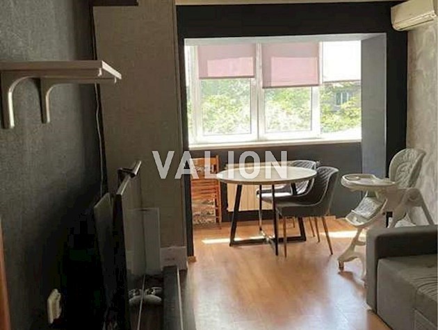 Продаж 2-к квартири вул. Карела Чапека 19