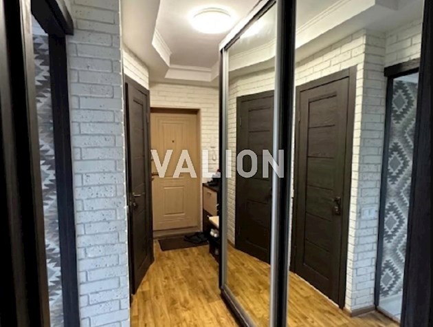 Продам 2-комнатную квартиру. 45м2. Газ. ул. Семьи Идзиковских 2.