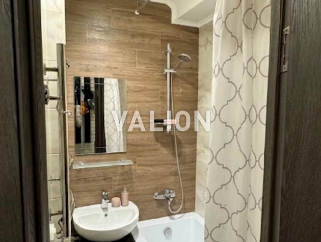 Продам 2-комнатную квартиру. 45м2. Газ. ул. Семьи Идзиковских 2.