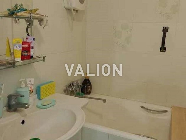 Продам 2 комн .Радунская 18А. Троещина.
