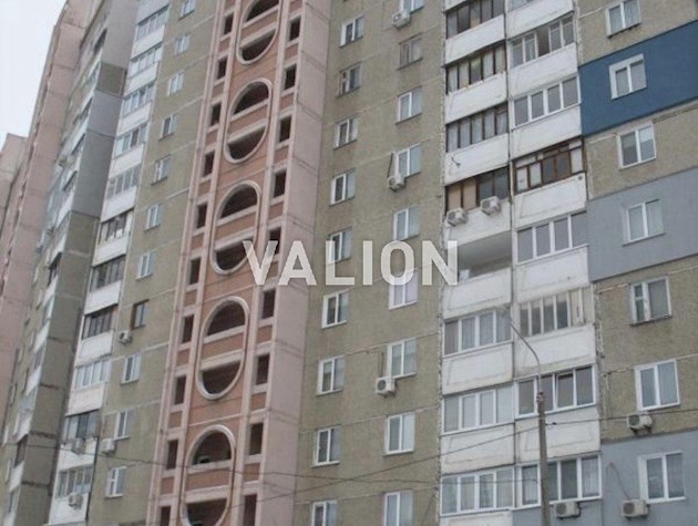 Продам 2 комн .Радунская 18А. Троещина.
