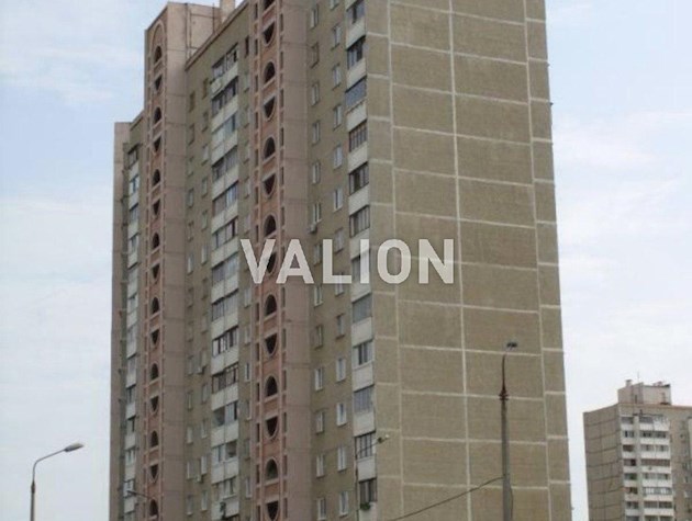 Продам 2 комн .Радунская 18А. Троещина.