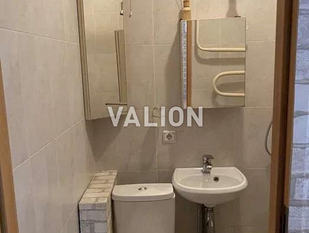 Продам 1 комн. Оболонский 14 е . Метро Минская