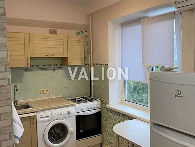 Продам 1 комн. Оболонский 14 е . Метро Минская