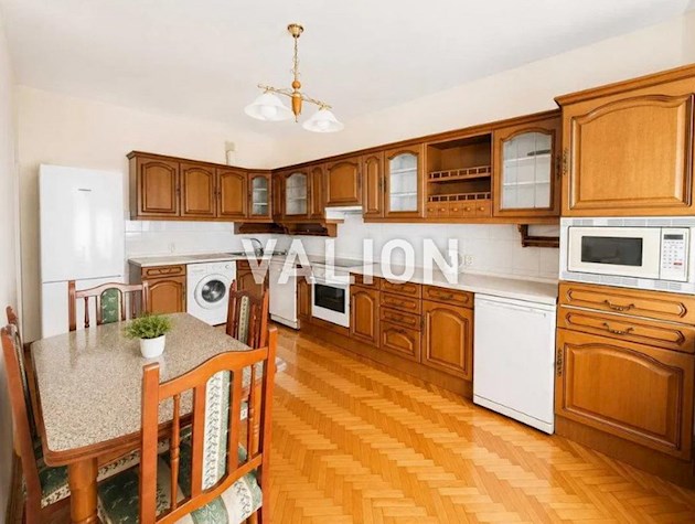 Продам 4-комн.квартиру ул.Кониского 52/58 Шевченковский район