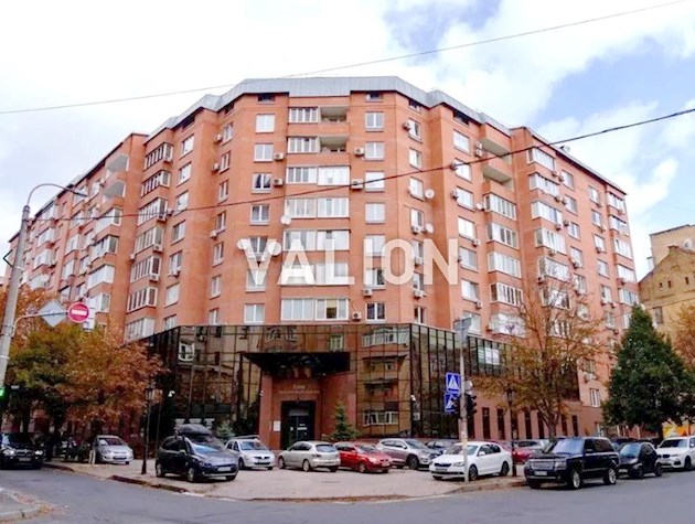 Продам 4-комн.квартиру ул.Кониского 52/58 Шевченковский район