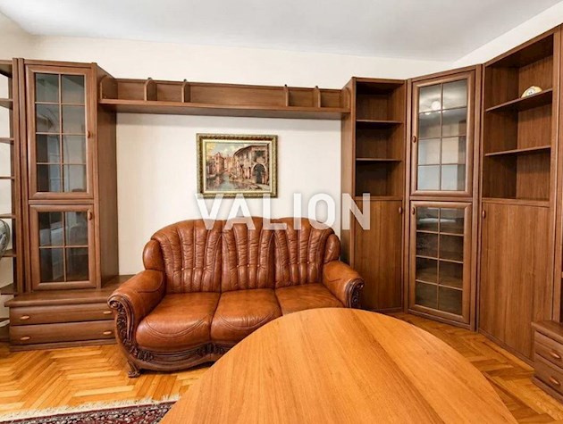 Продам 4-комн.квартиру ул.Кониского 52/58 Шевченковский район