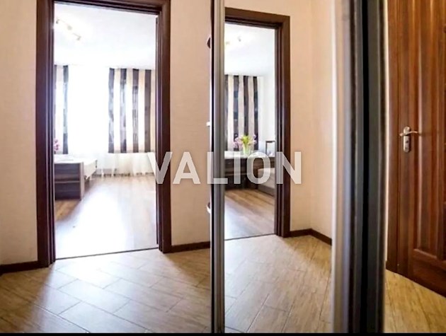 Продаж 1к квартири 43 кв. м на вул. Героїв полку АЗОВ 4в