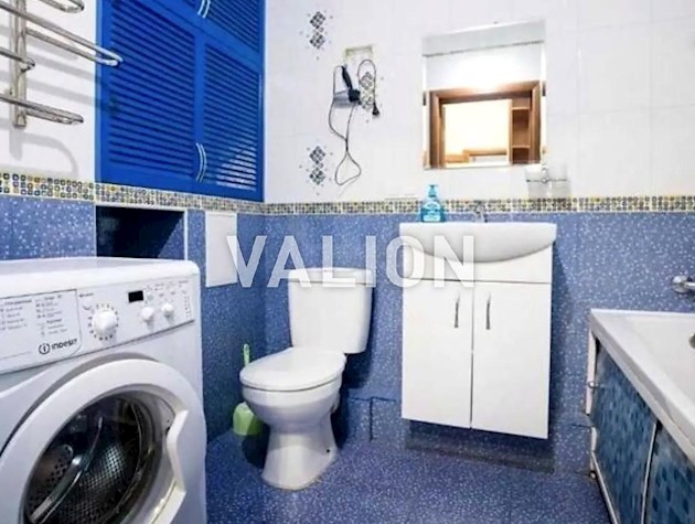 Продаж 1к квартири 43 кв. м на вул. Героїв полку АЗОВ 4в