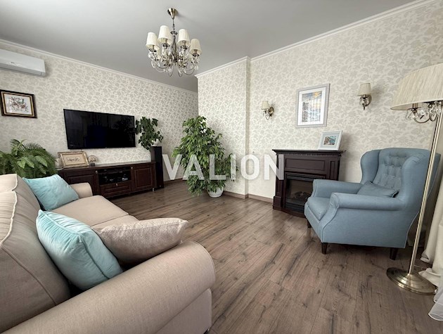 Продаж просторої трьохкімнатної квартири 102 м² на вул. Феодосійська, 2Л