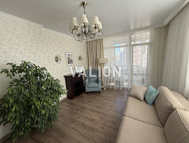 Продаж просторої трьохкімнатної квартири 102 м² на вул. Феодосійська, 2Л