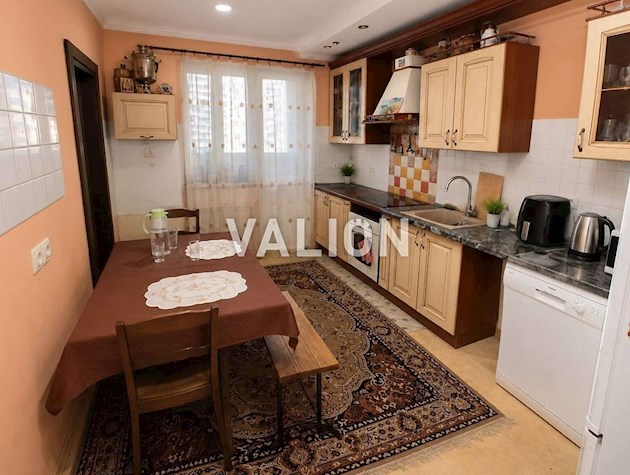 Продаж 3-к квартири вул. Олени Пчілки 5