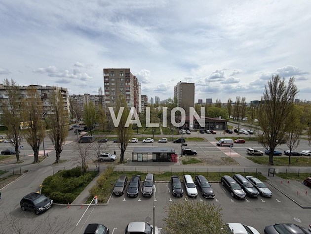 Продам 2 комн. ул. Иорданская 1, метро Оболонь.