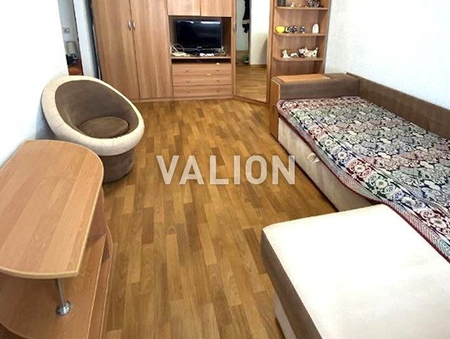 Продаж 1-к квартири вул. Симиренка 7