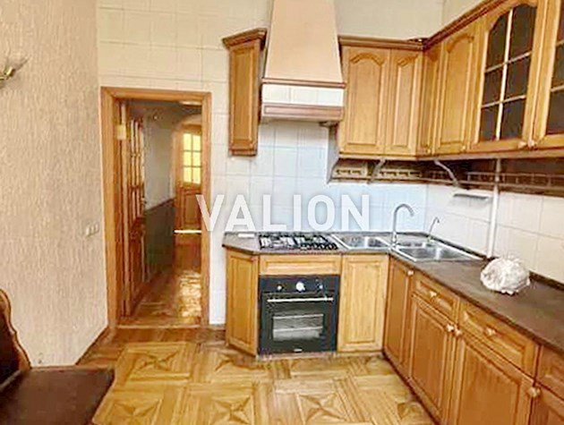 Продаж 3к квартири 75кв.м в царському будинку, вул.Гончара Олеся 90/92 . Центр.