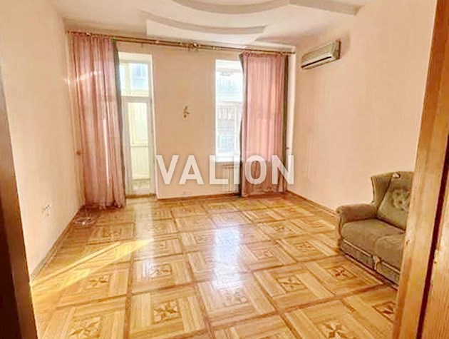 Продаж 3к квартири 75кв.м в царському будинку, вул.Гончара Олеся 90/92 . Центр.
