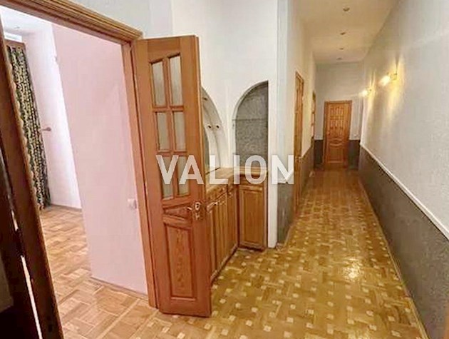 Продаж 3к квартири 75кв.м в царському будинку, вул.Гончара Олеся 90/92 . Центр.