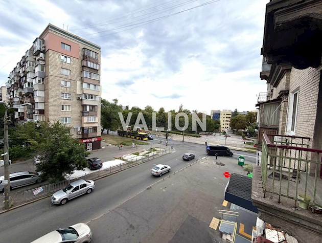 Продаж 4-кімнатної квартири на вул.Кирилівська 109-В/1 на Куренівці