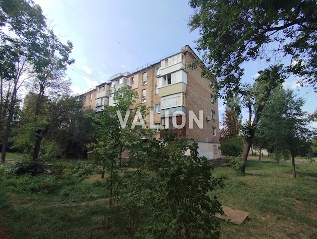 Продается 2-комнатная квартира с мебелью и техникой по улице Вавиловых, 20/13.