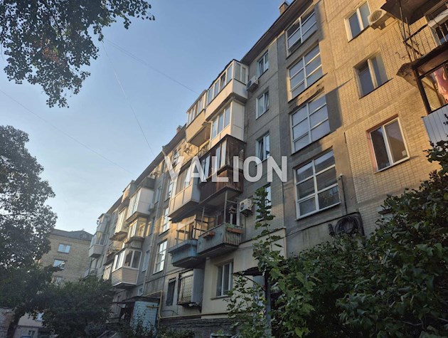 Продаж 2-кімнатної квартири на вул. М. Бойчука 6А, на Печерську біля метро Звіринецька