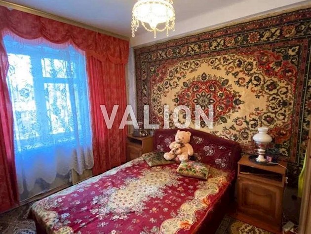 Продаж 3-к квартири вул. Зодчих 34