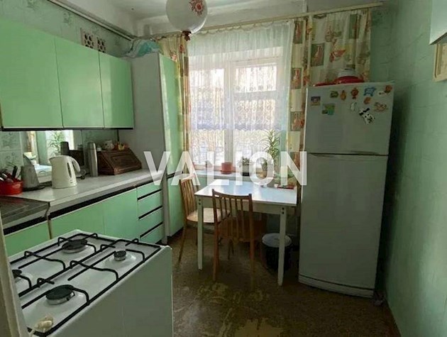 Продаж 3-к квартири вул. Зодчих 34