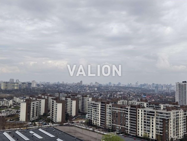 Продаж 3-к квартири вул. Михайла Максимовича 32в